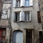 7 Rue Droite *